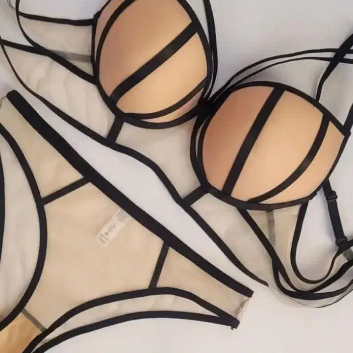 ست شورت و سوتین لباس زیر به قیمت خرید|لباس|کرج, باغستان|دیوار