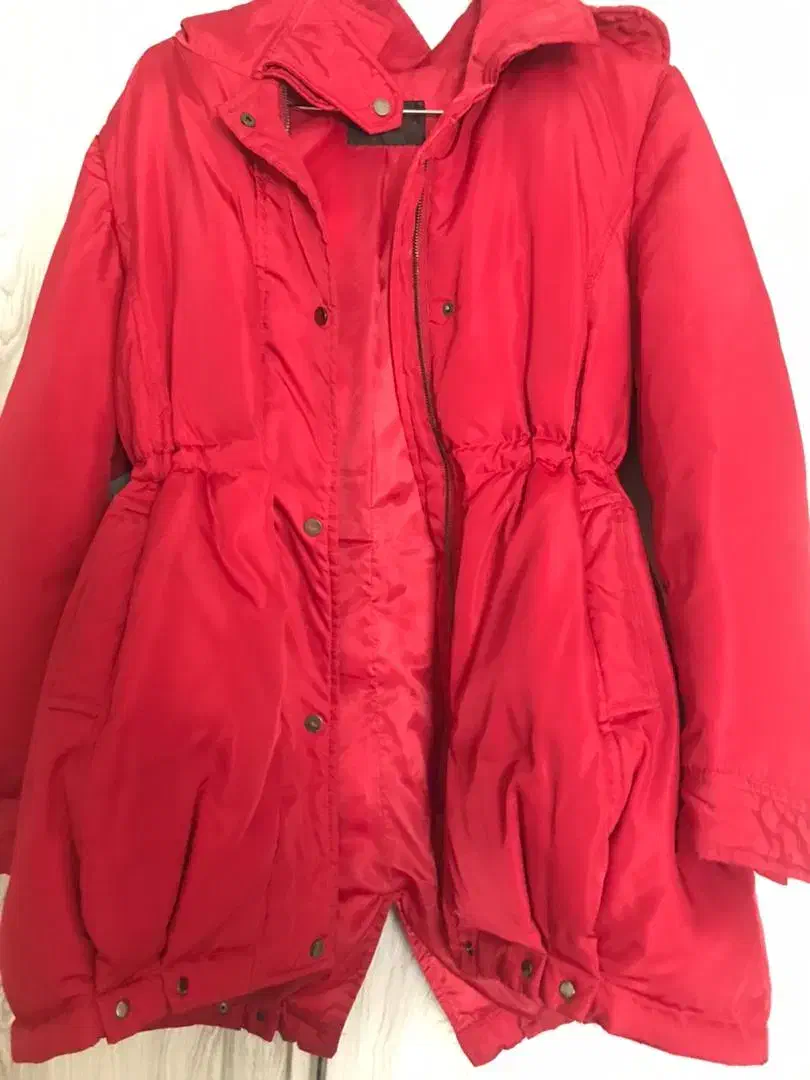 کاپشن قرمز رنگ پرقو کار خارجی قیمت فقط ۲میلیون|لباس|گلبهار, شهر جدید گلبهار|دیوار