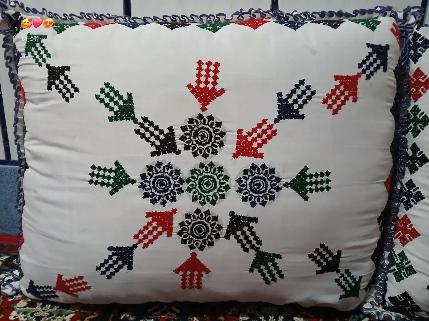 دو عدد بالشت پشتی با یک عدد روتختی|رختخواب، بالش، پتو|زاهدان, |دیوار