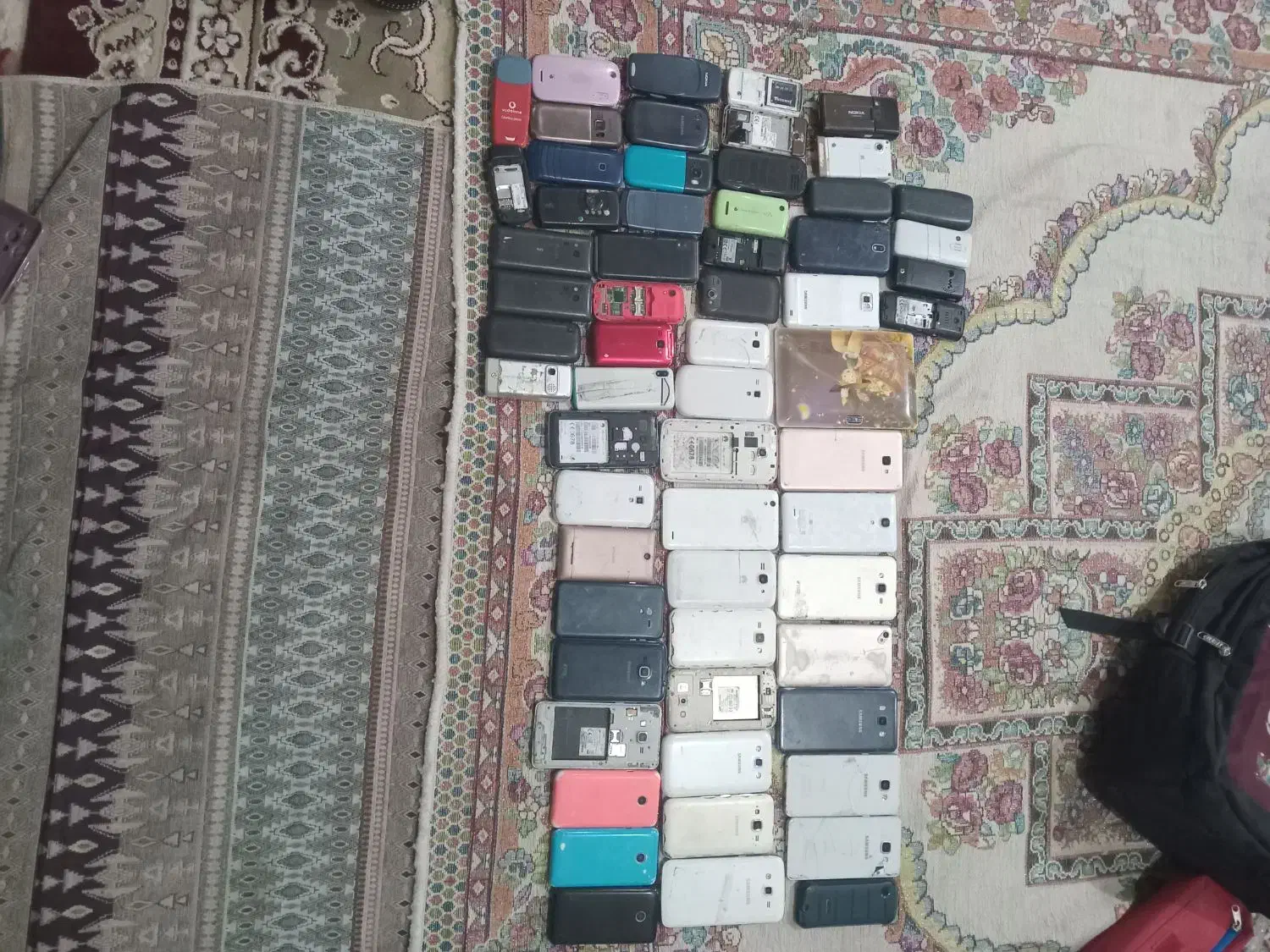 گوشی موبایل|موبایل|کبودرآهنگ, |دیوار