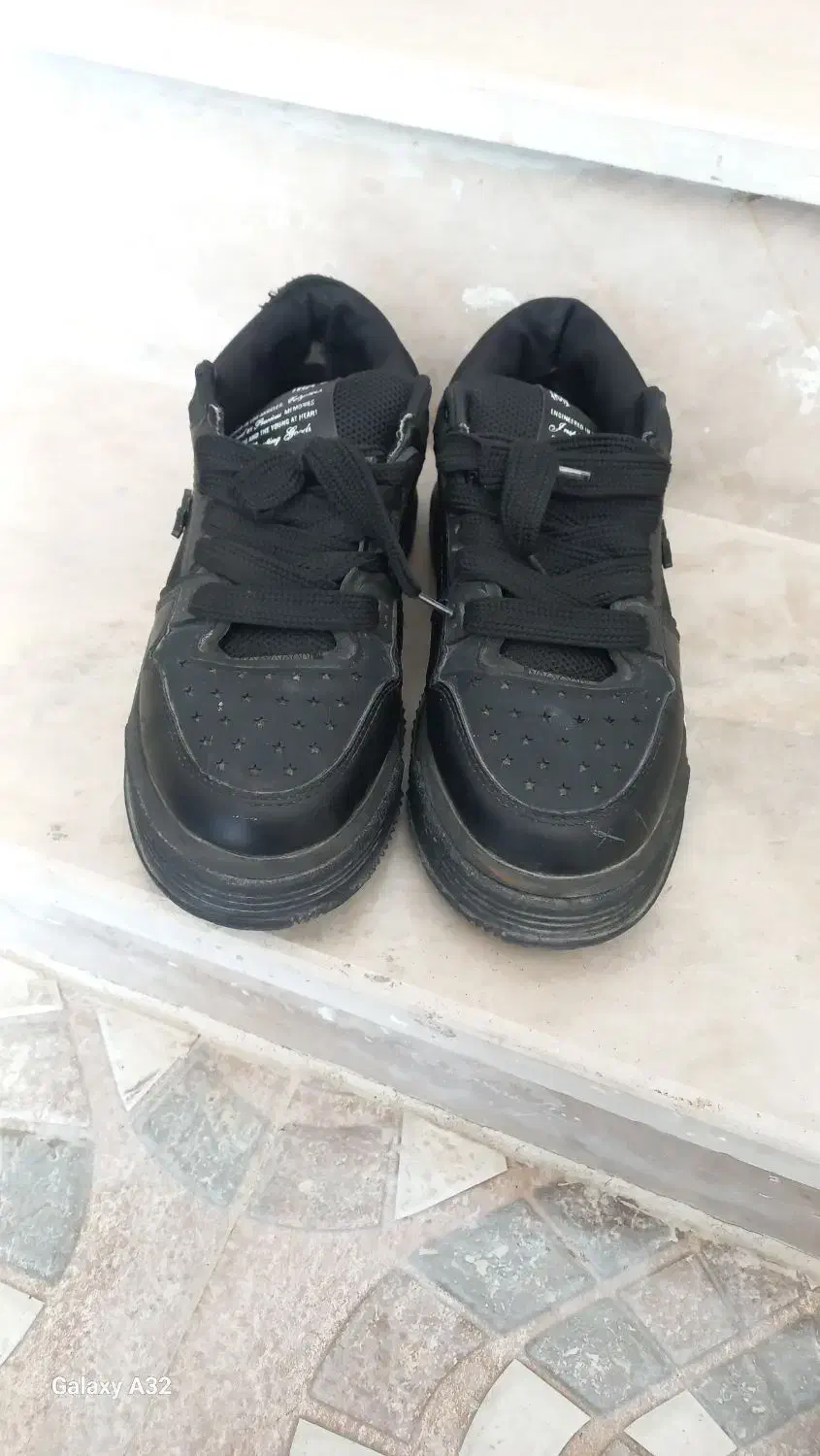 کفش|کیف، کفش، کمربند|دورود, |دیوار