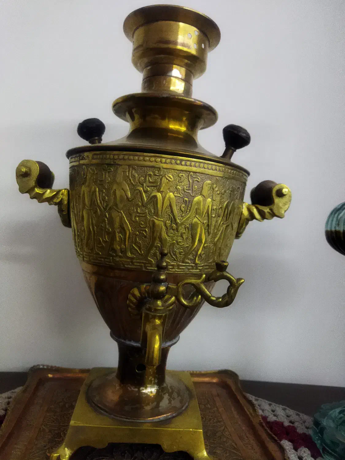 سماور روسی حکاکی|سماور، چای‌ساز، قهوه‌ساز|مهاباد (آذربایجان غربی), |دیوار