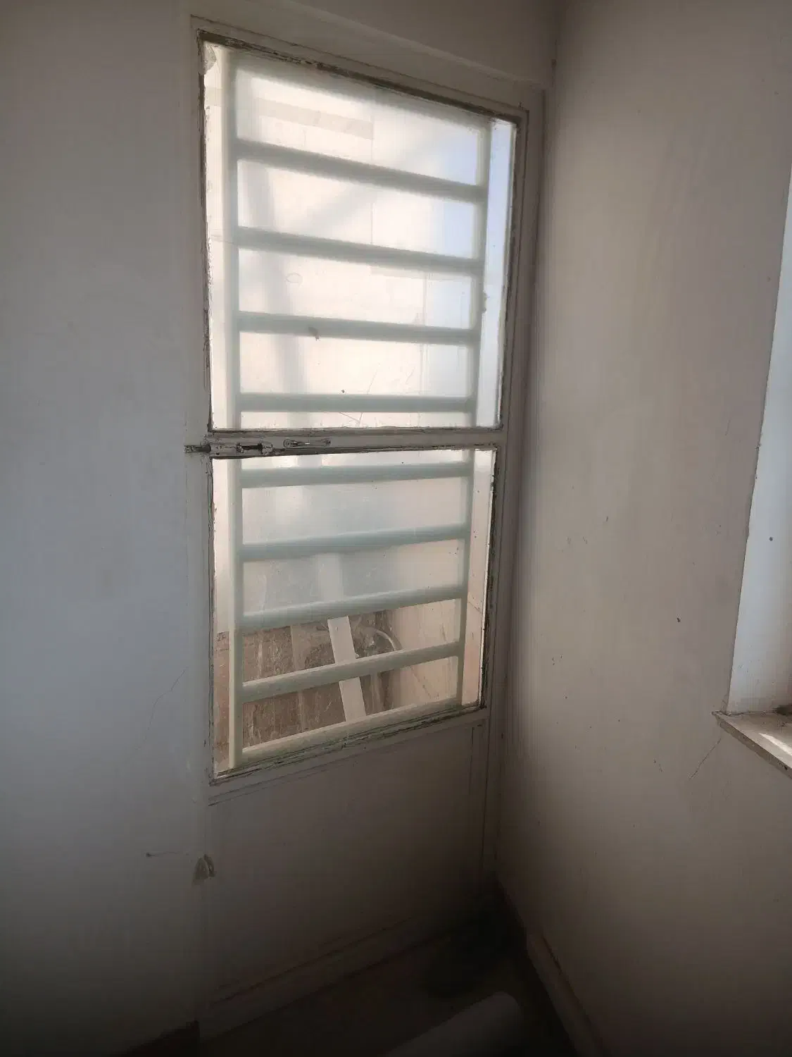 دوعددپنجره ویک عدرب حیاط|مصالح و تجهیزات ساختمان|رفسنجان, |دیوار