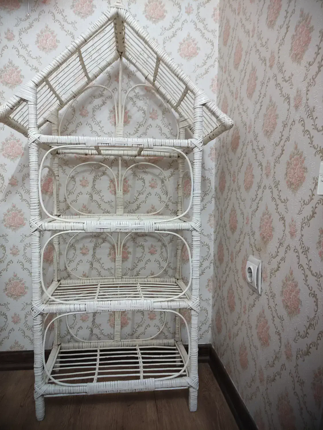 جا گلدانی و قفسه (حصیری و ام دی اف سبک)|صنایع دستی و سایر لوازم تزئینی|مشهد, هنرستان|دیوار