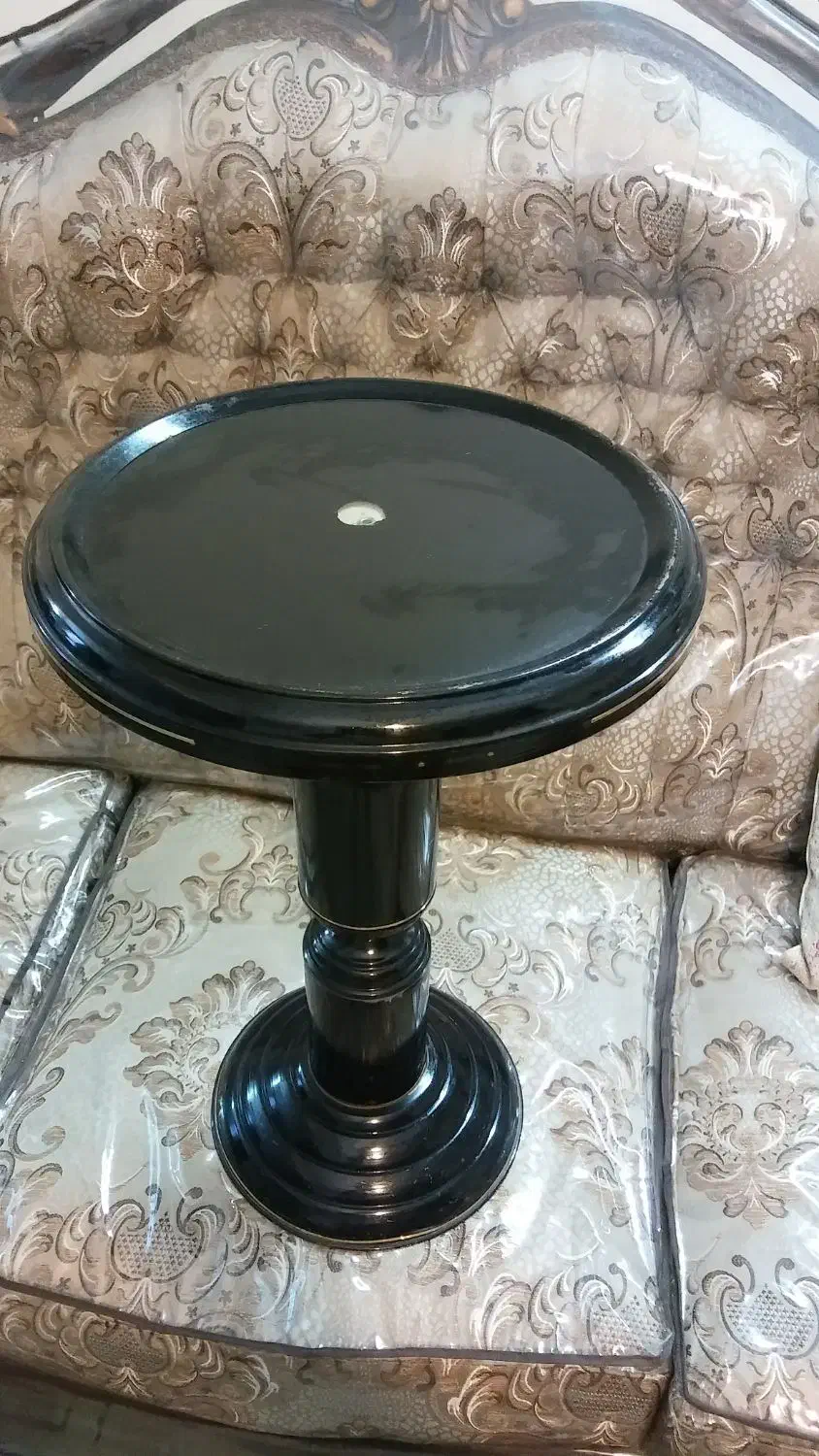 میز گرد پایه دار زیر گلدانی|مبلمان خانگی و میز عسلی|گرگان, |دیوار