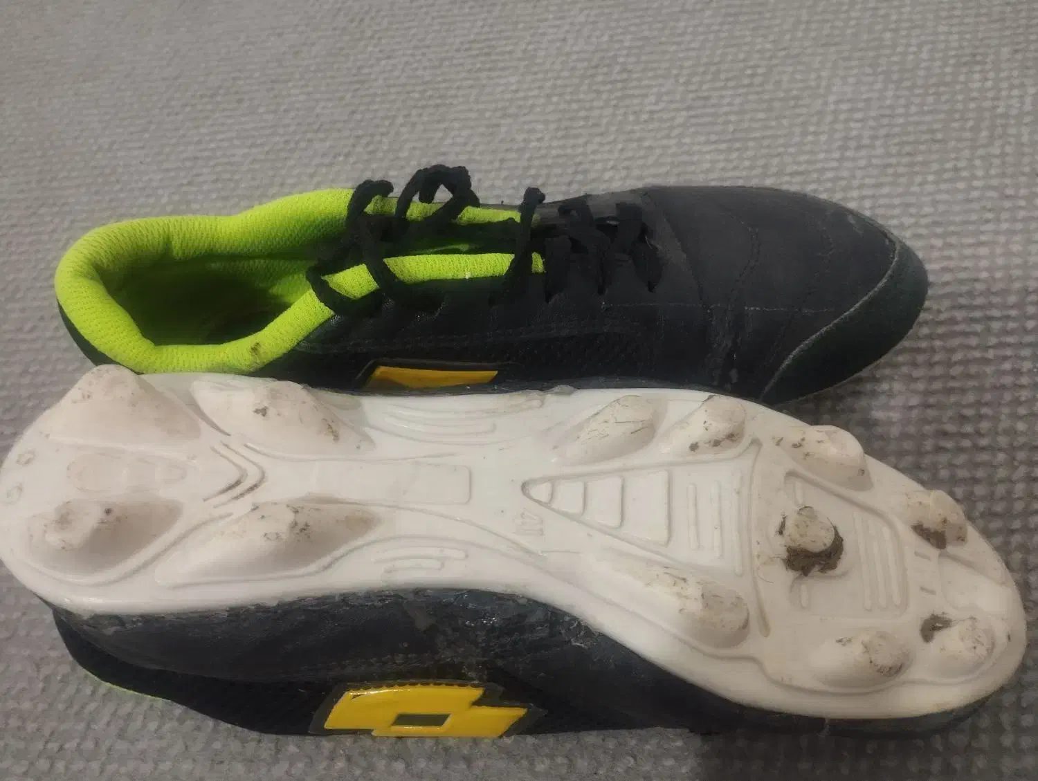 کفش ورزشی میخی چمن|کیف، کفش، کمربند|نوشین شهر, |دیوار