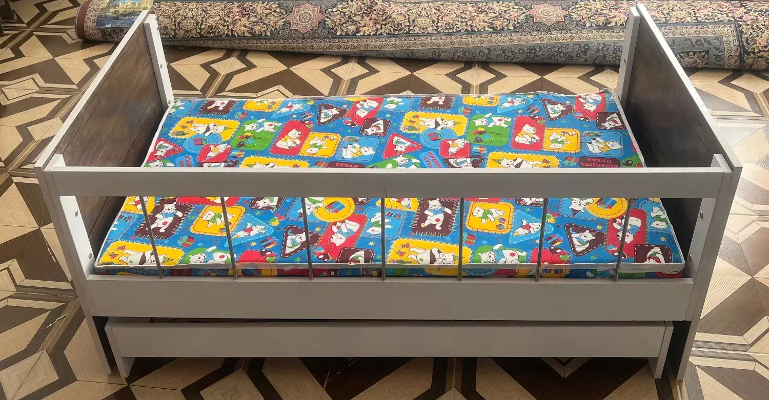 تخت نوزاد|تخت و صندلی بچه|سیرجان, |دیوار