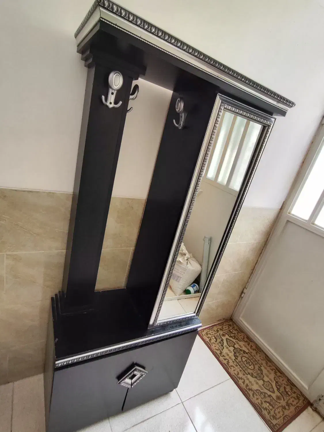 جاکفشی ایستاده|جاکفشی، کمد، دراور|اشکذر, |دیوار