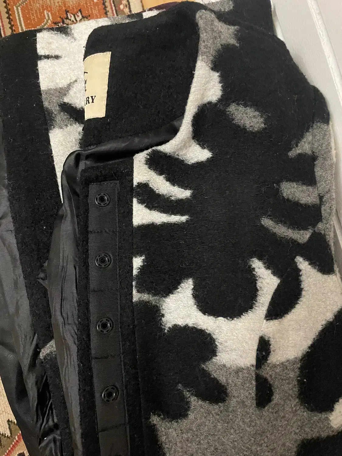 پالتو|لباس|شاهین‌شهر, پاسداران|دیوار