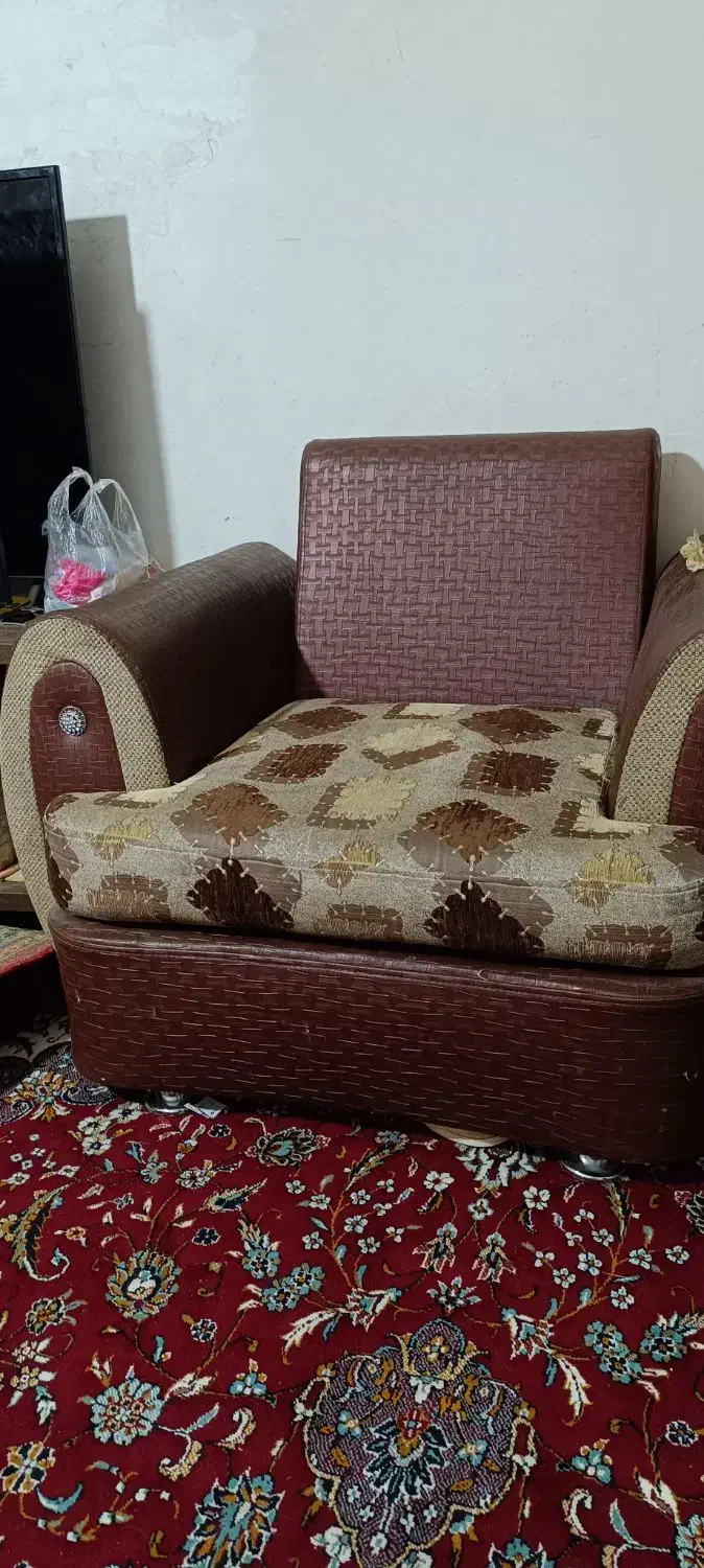 سلام مبل 7نفره سالم بدون شکستگی|مبلمان خانگی و میز عسلی|مشهد, شهید احمدی روشن|دیوار