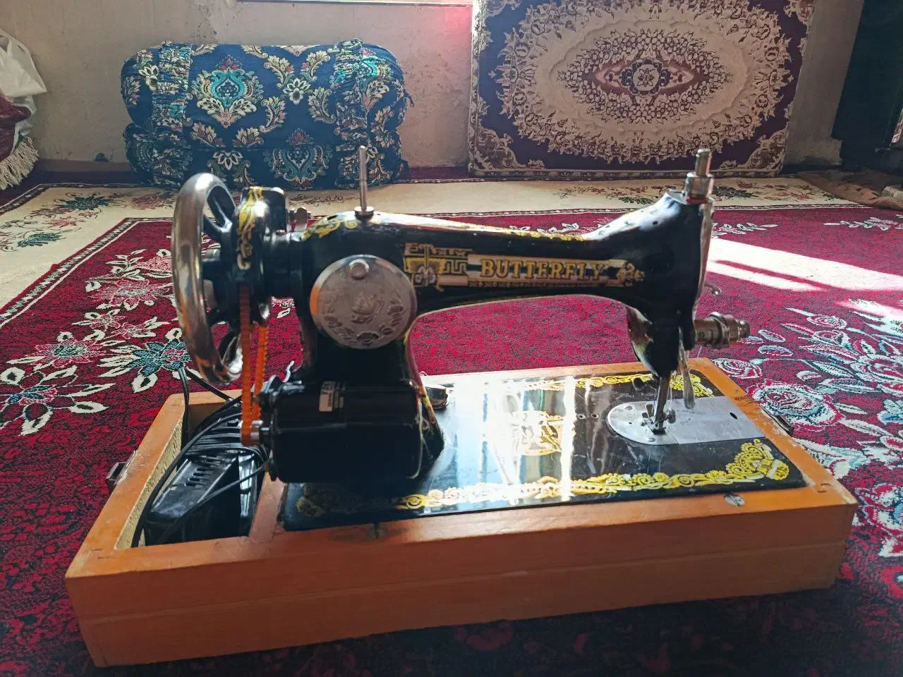 خانه|چرخ خیاطی و ریسندگی|جوانرود, |دیوار