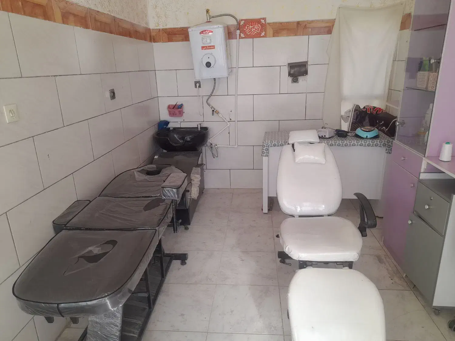 لوازم ارایشگری وسالن|آرایشگاه و سالن‌های زیبایی|بروجن, |دیوار