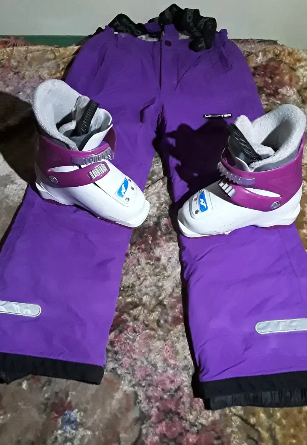 راکت تنیس و لباس و کفش اسکی سایز ۸ و ۹ سال|ورزشهای زمستانی|نیاسر, |دیوار