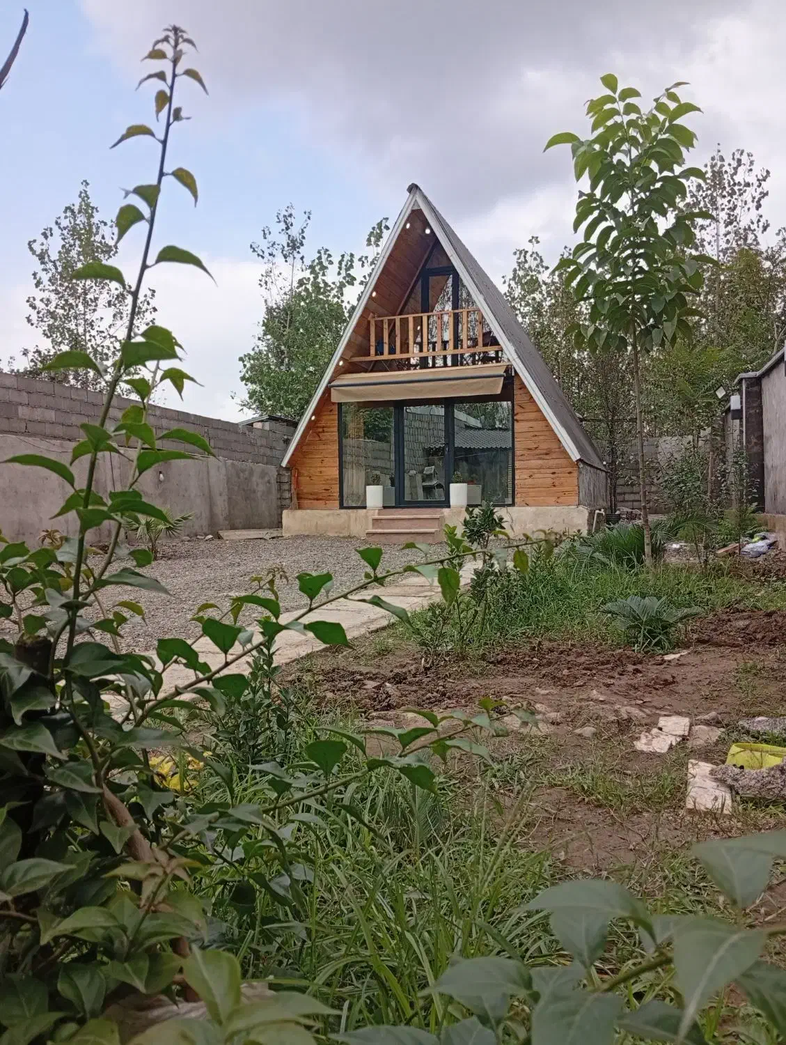 ویلای کلبه سویسی. ورود رشت فوق تمیز آلاچیق|اجارهٔ کوتاهمدت ویلا و باغ|رشت, بیجارپس|دیوار