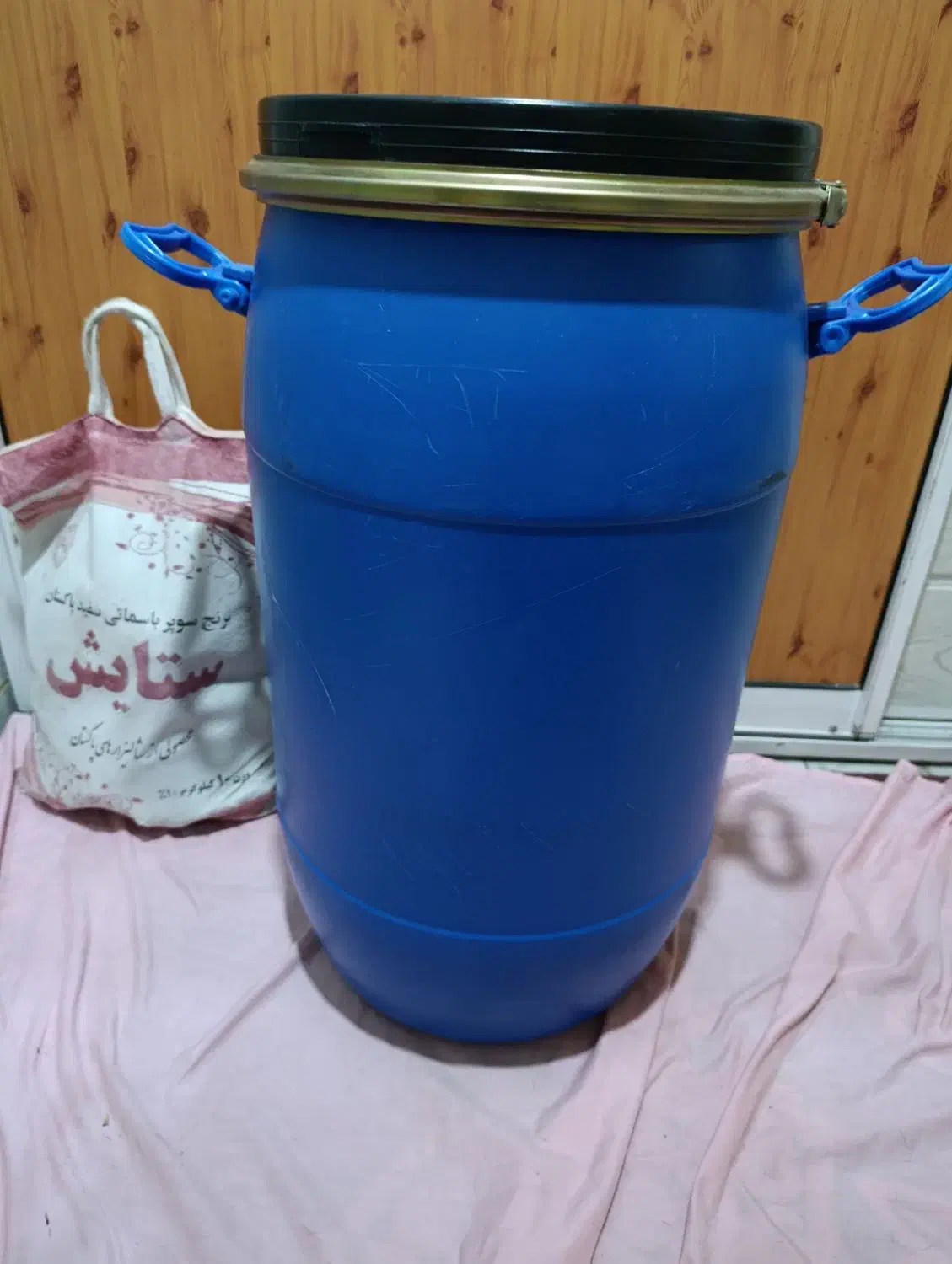 دبه بشکه تشت هفتاد لیتری روسی تسمه ای فول وکیوم|ظروف نگهدارنده، پلاستیکی، یک‌بارمصرف|بندر انزلی, معلم|دیوار