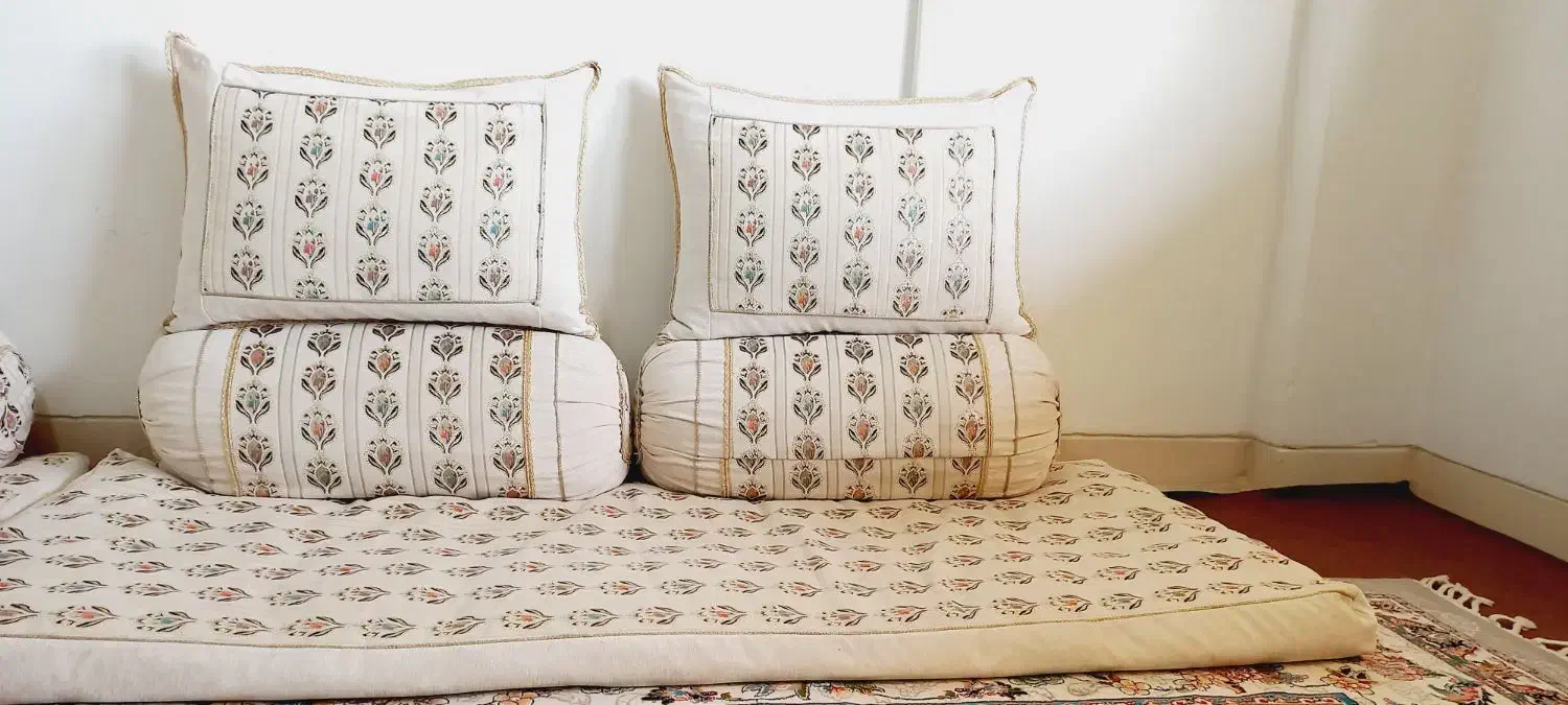 بالش و پشتی|رختخواب، بالش، پتو|اصفهان, فرودگاه شهید بهشتی|دیوار