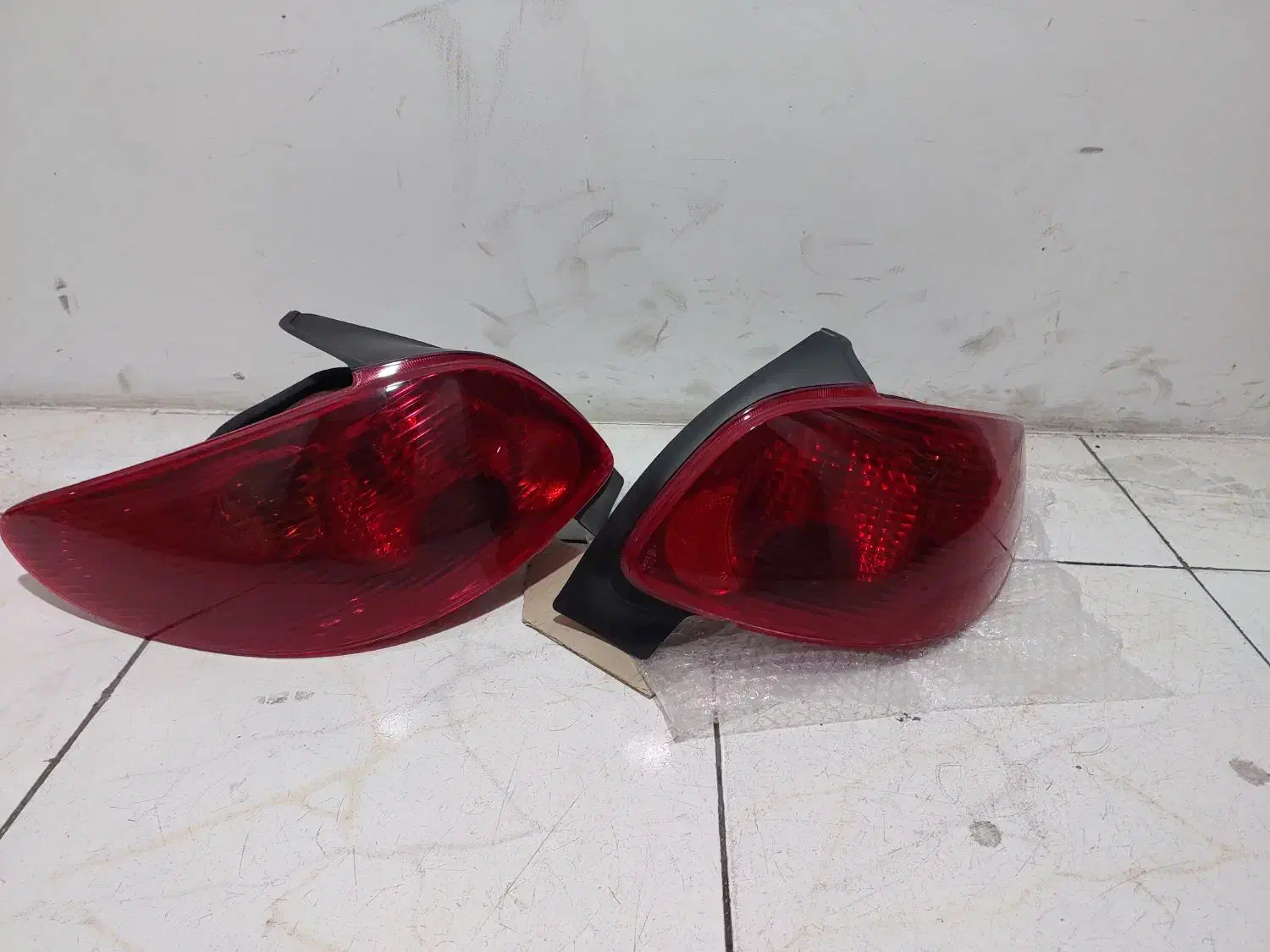 لوازم پژو ۲۰۶ کمک فنر چراغ و...|قطعات یدکی و لوازم جانبی|شیراز, ریشمک|دیوار