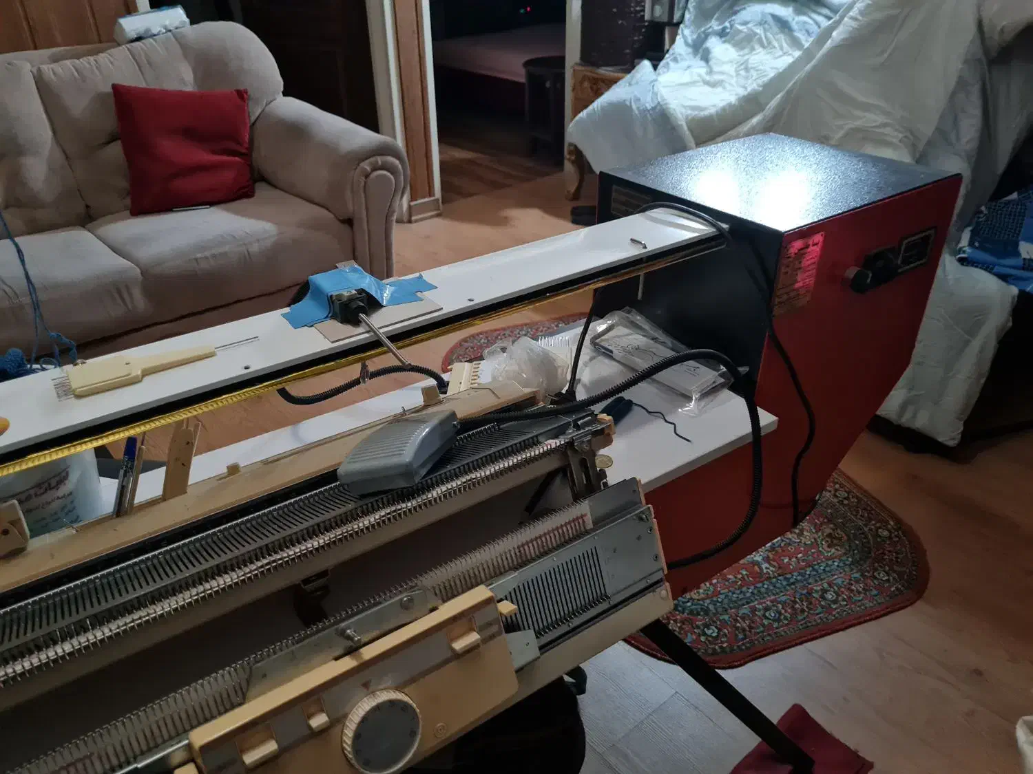 ماشین بافتنی با موتور برقی|چرخ خیاطی و ریسندگی|شاهین‌شهر, فردوسی|دیوار