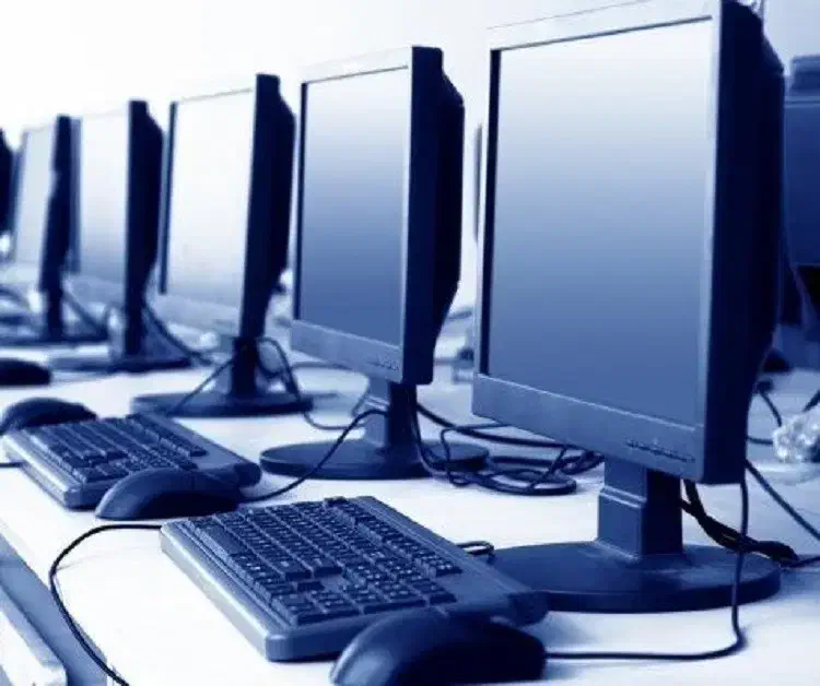 استخدام نیرو خانم جهت کار در کافی نت|استخدام رایانه و فناوری اطلاعات|شیراز, شهرک مهدی‌آباد|دیوار