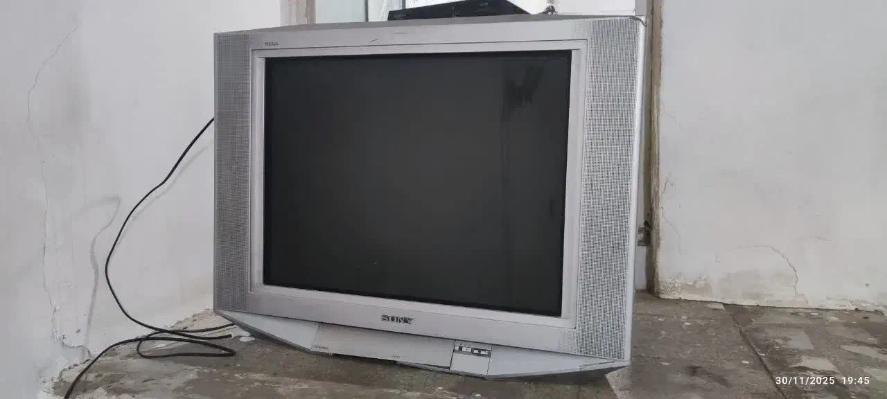 تلوزیون ۲۹ سونی قدیمی صفحه فلت|تلویزیون و پروژکتور|قم, پردیسان|دیوار