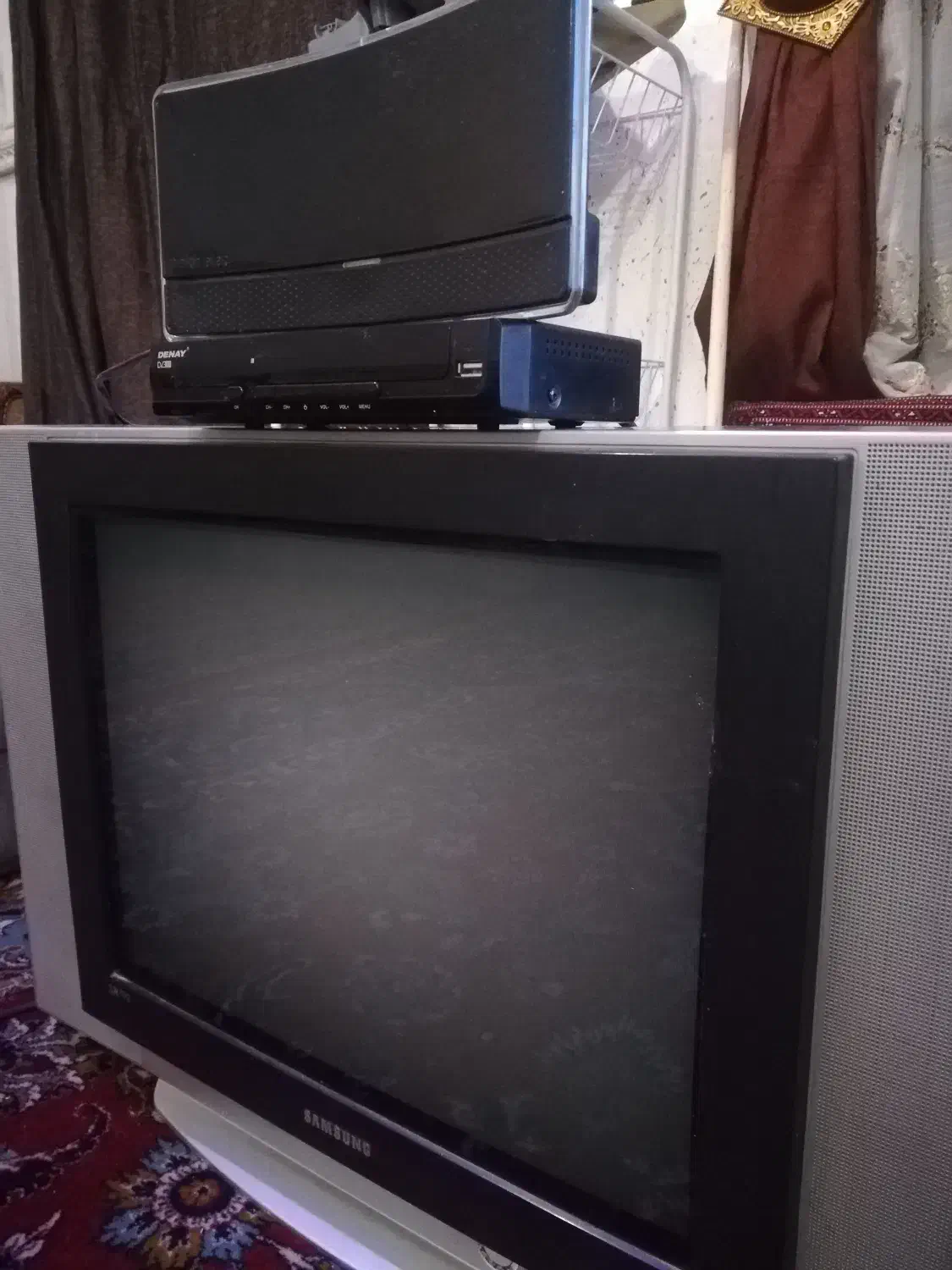 تلویزیون ۲۱ اینچ و گیرنده دیجیتال|تلویزیون و پروژکتور|شیراز, دباغ خانه|دیوار