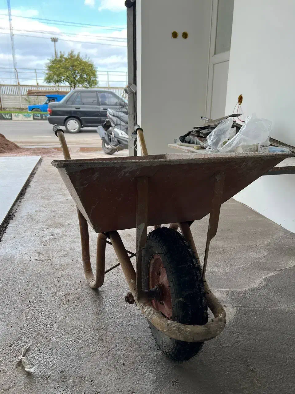 فرقون نو|مصالح و تجهیزات ساختمان|بندر انزلی, لیچارگی حسن رود|دیوار