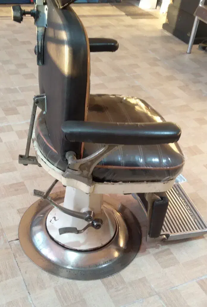 صندلی آرایش مردانه|آرایشگاه و سالن‌های زیبایی|خوی, |دیوار