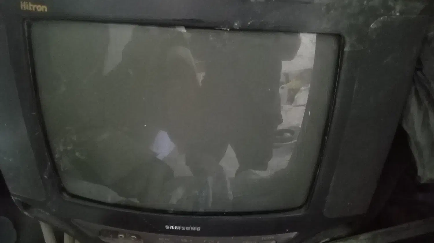 وسایل خانه تلویزیون و یک گیرنده ی دیجیتال|تلویزیون و پروژکتور|فسا, |دیوار