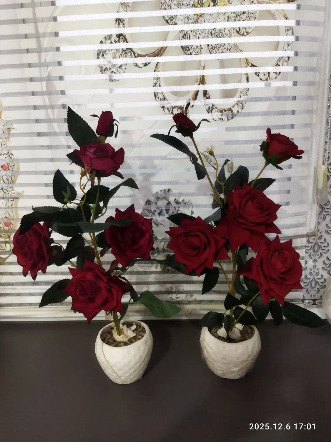 دو عدد گلدان گل رز قرمز|گل مصنوعی|اسلام‌شهر, شهرک واوان|دیوار