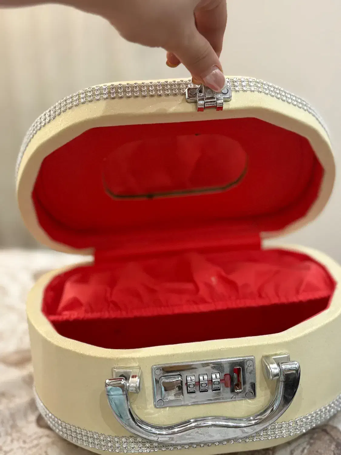 چمدون لوازم ارایشی|آرایشی، بهداشتی، درمانی|اراک, |دیوار