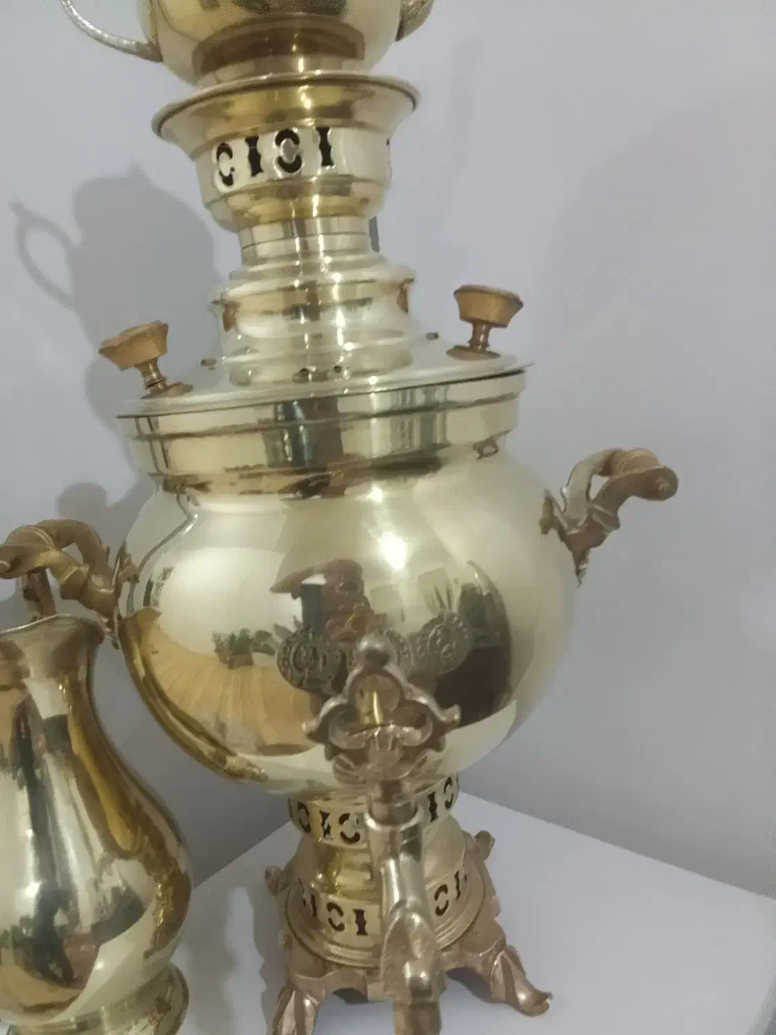 سماور زغالی برنجی|کلکسیون اشیاء عتیقه|عجب شیر, |دیوار