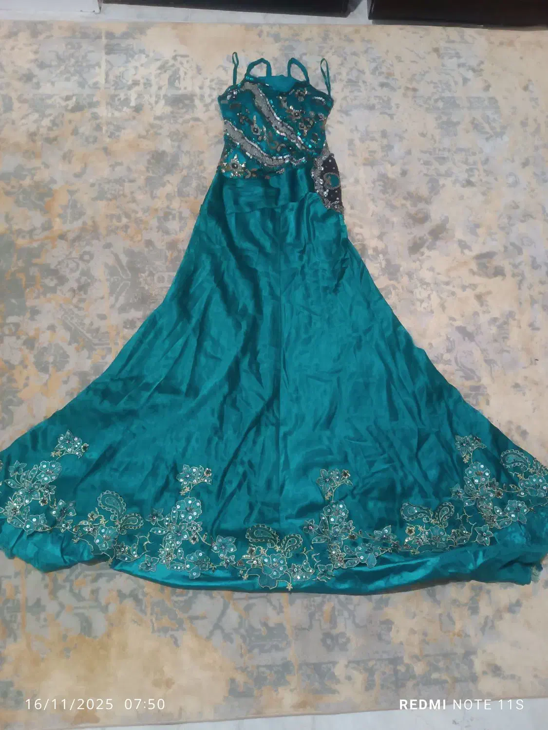 لباس مجلسی|لباس|محلات, |دیوار