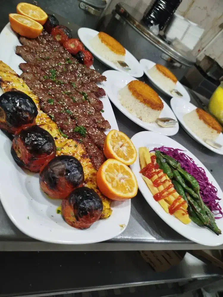 منشی خانم جهت کار در رستوران|استخدام خدمات فروشگاه و رستوران|ری, دیلمان|دیوار