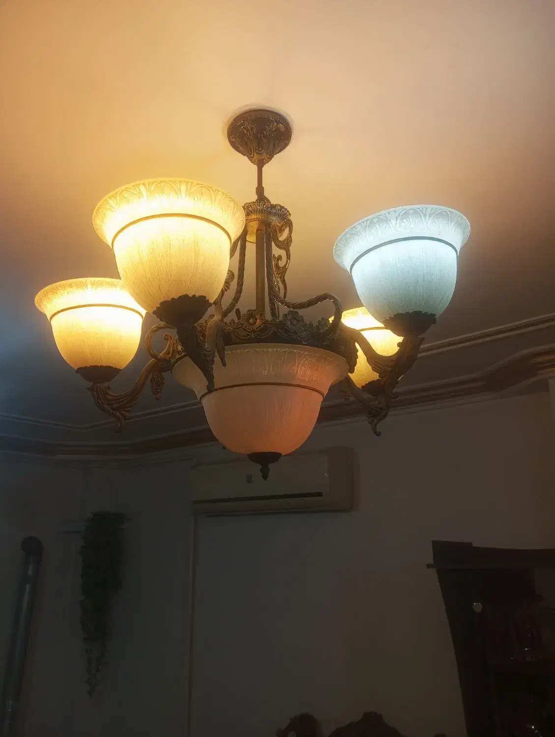 لوستر فروشی|لوستر و چراغ آویز|رشت, باهنر|دیوار