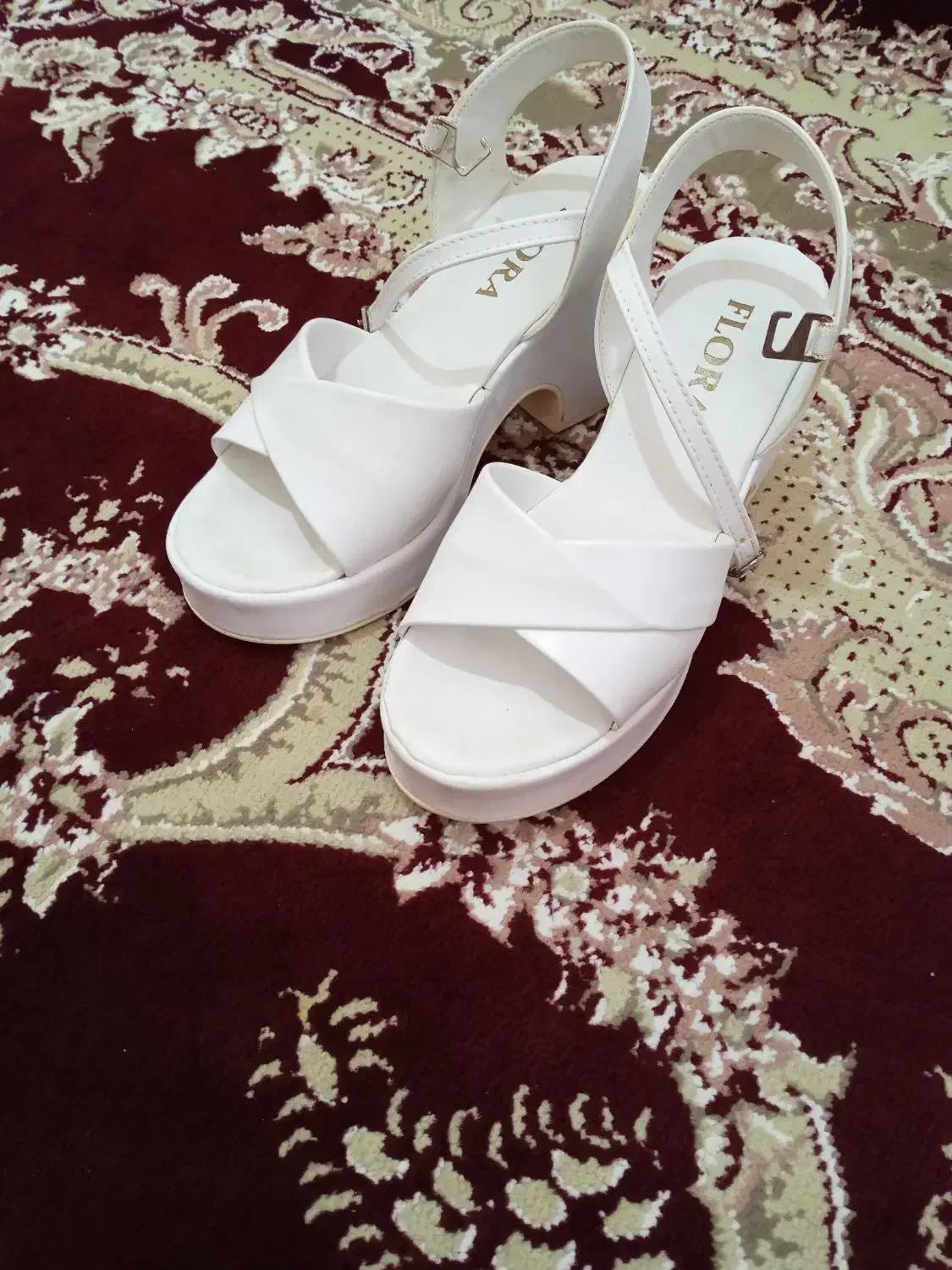 کفش مجلسی|کیف، کفش، کمربند|سیلوانه, |دیوار