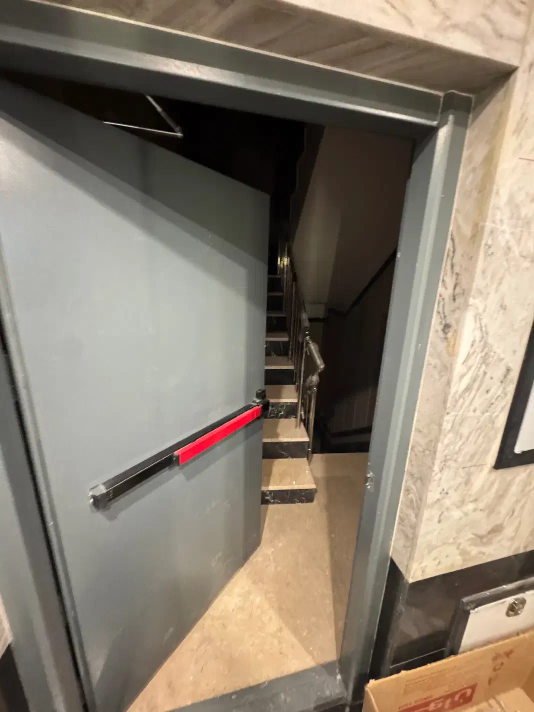 خ ولیعصر، امیربهادر،فروزش،۱۳۵ مترفول کلید نخورده