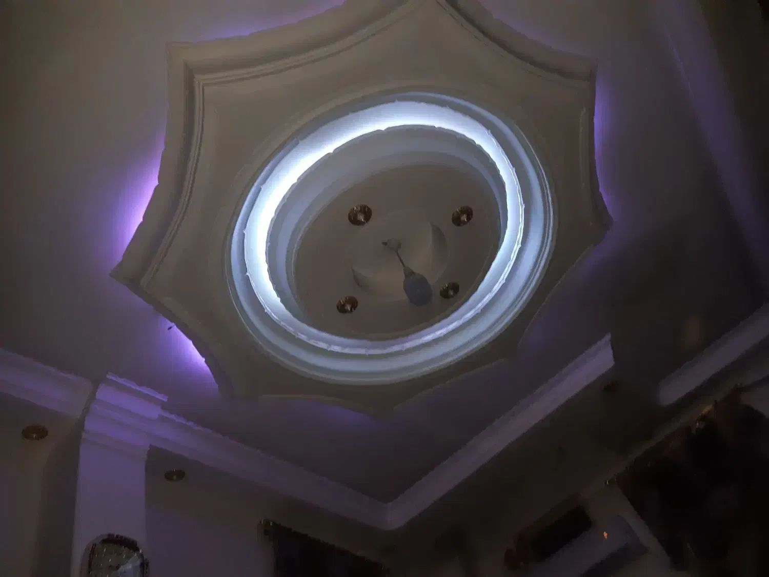 ملک تجاری به فروش می رسد تقاطع آزادی وجمهوری سرپیچ|فروش مغازه و غرفه|سراوان, |دیوار