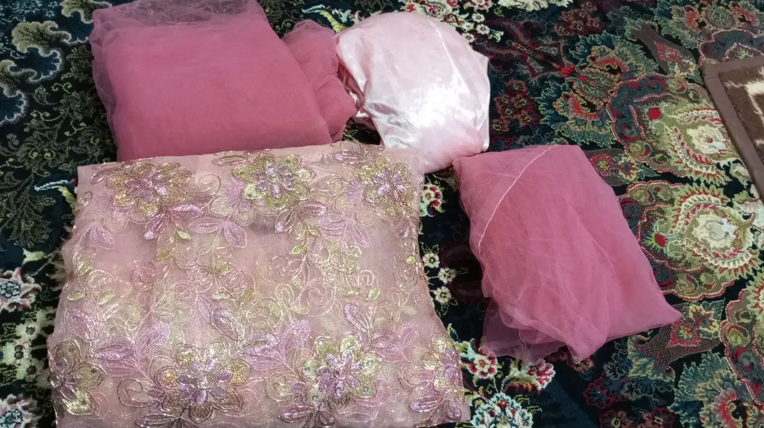 یک دست لباس کردی ست|لباس|مهاباد (آذربایجان غربی), |دیوار