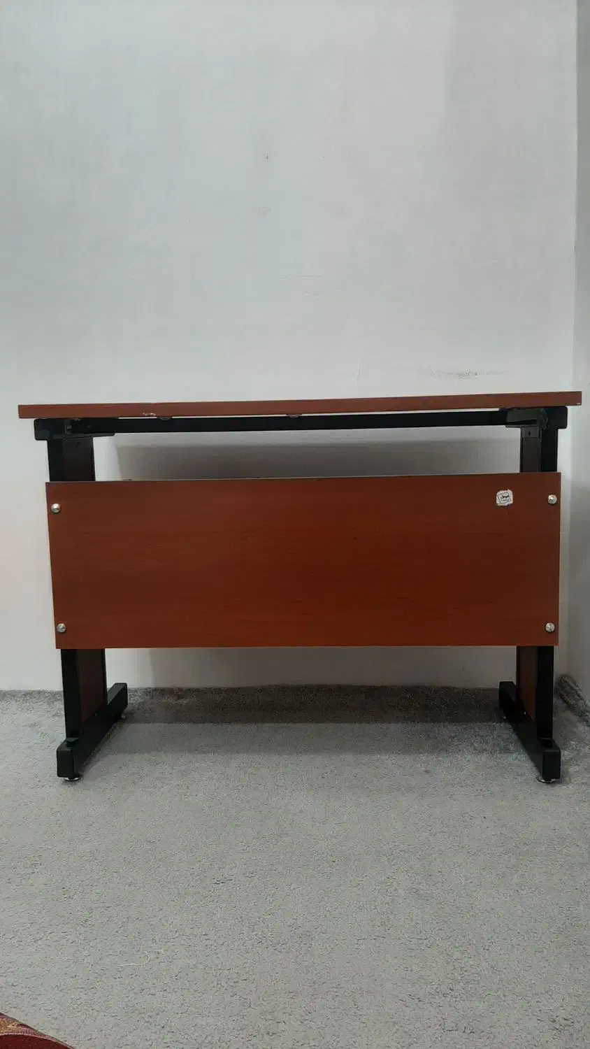 میز تحریر|میز تحریر و کامپیوتر|ری, علایین|دیوار