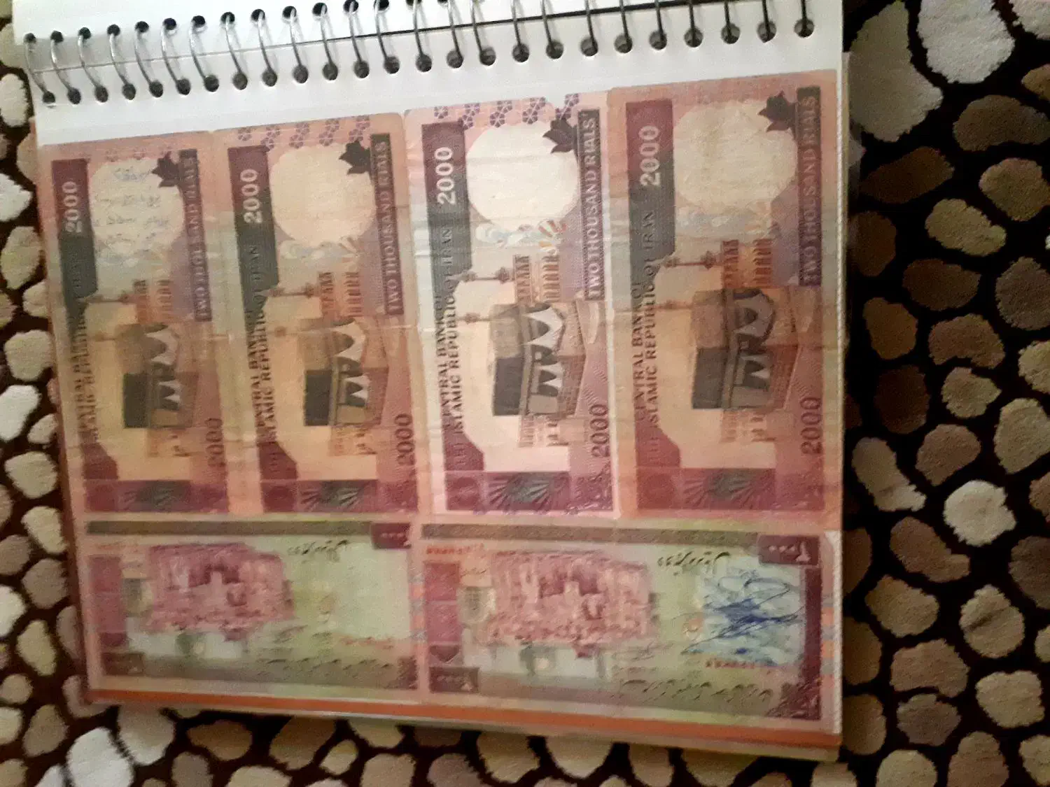 تعدادی اسکناس جمهوری هرکی خواست ببره قیمت نمیدونم|کلکسیون سکه، تمبر، اسکناس|پردیس, فاز ۹|دیوار