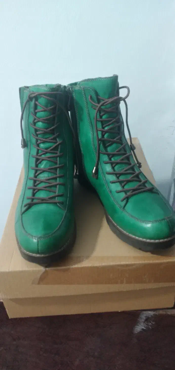 بوت زنانه سایز ۳۸|کیف، کفش، کمربند|تهران, اراضی عباس آباد|دیوار