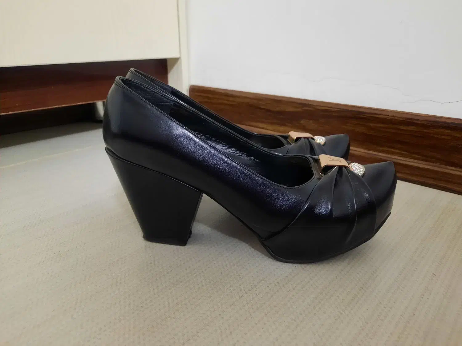 کفش مجلسی|کیف، کفش، کمربند|شیروان (خراسان), |دیوار