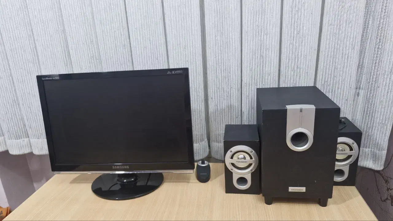 میز کامپیوتر به همراه کامپیوتر و اسپیکر|رایانه رومیزی|زنجان, |دیوار