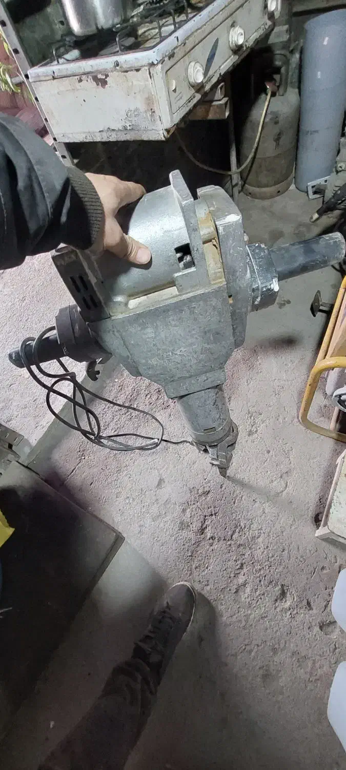 هیلتی ۳۲ کیلویی|ماشینآلات صنعتی|اندیشه, اندیشه فاز ۲|دیوار