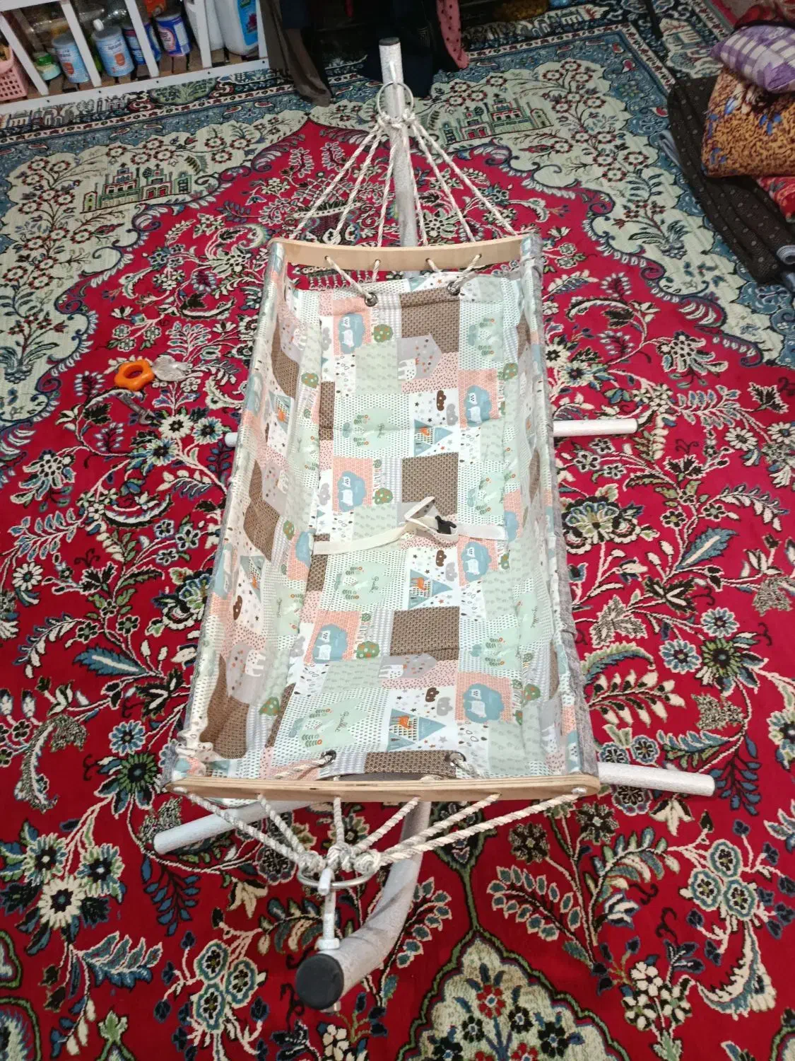 گهواره|تخت و صندلی بچه|شیراز, کوشک میدان|دیوار