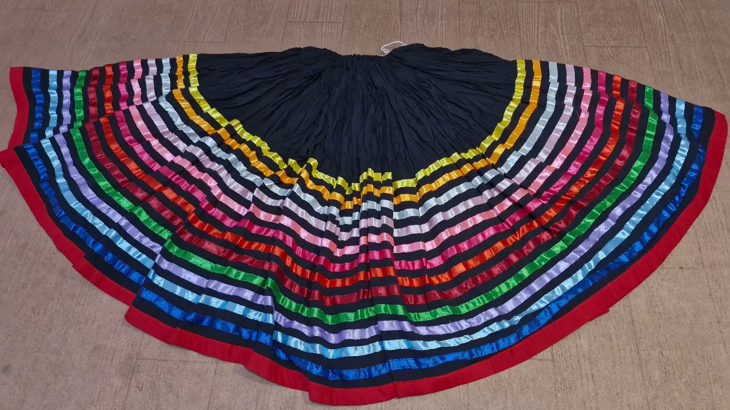 لباس قاسم آبادی|لباس|سیاهکل, |دیوار