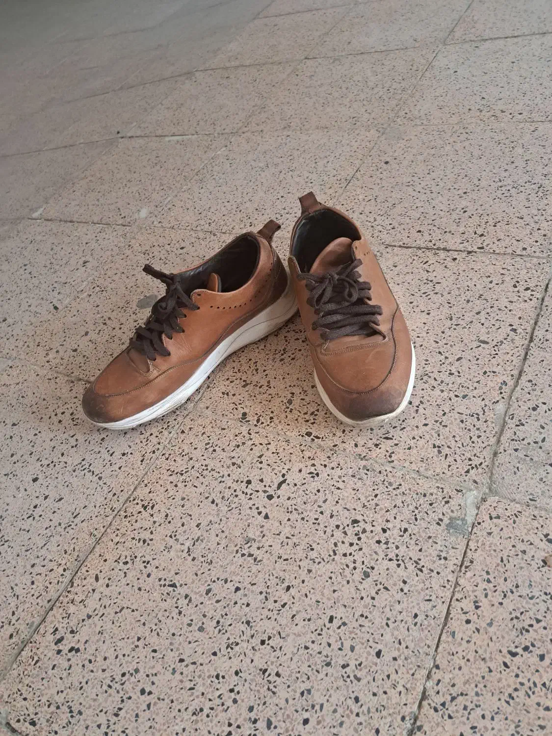 یک جفت کتانی|کیف، کفش، کمربند|اردبیل, |دیوار