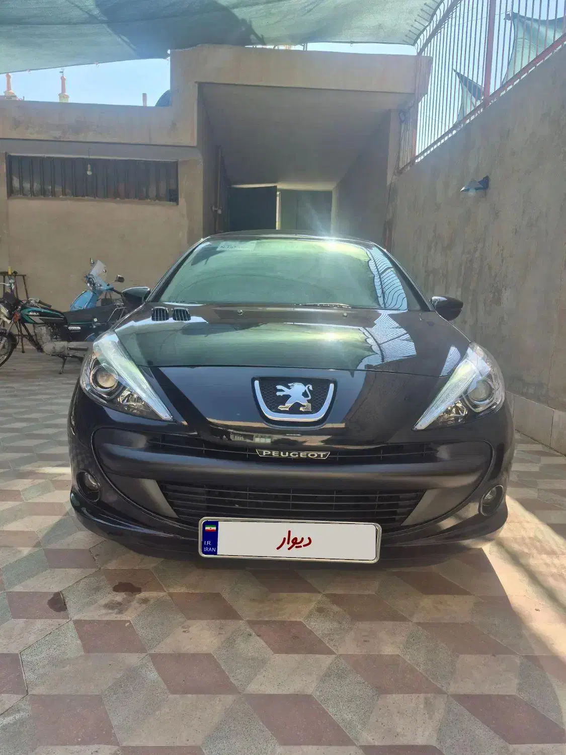 فروش ۲۰۷ سقف شیشه ای مدل ۱۴۰۱ بی نقطه|خودرو سواری و وانت|شیراز, ترمینال باربری|دیوار