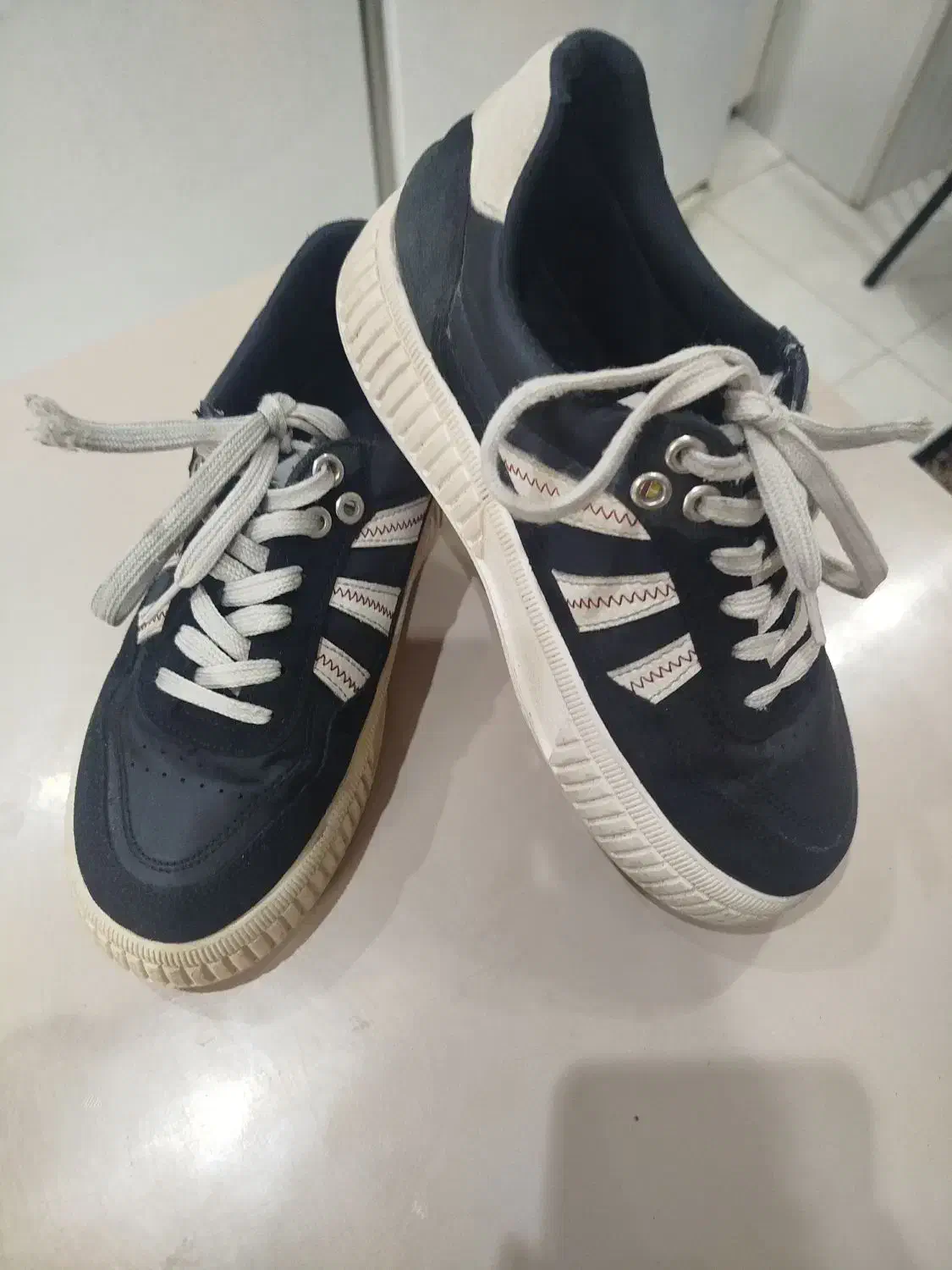 کفش|کیف، کفش، کمربند|تربت‌حیدریه, مظفریه|دیوار