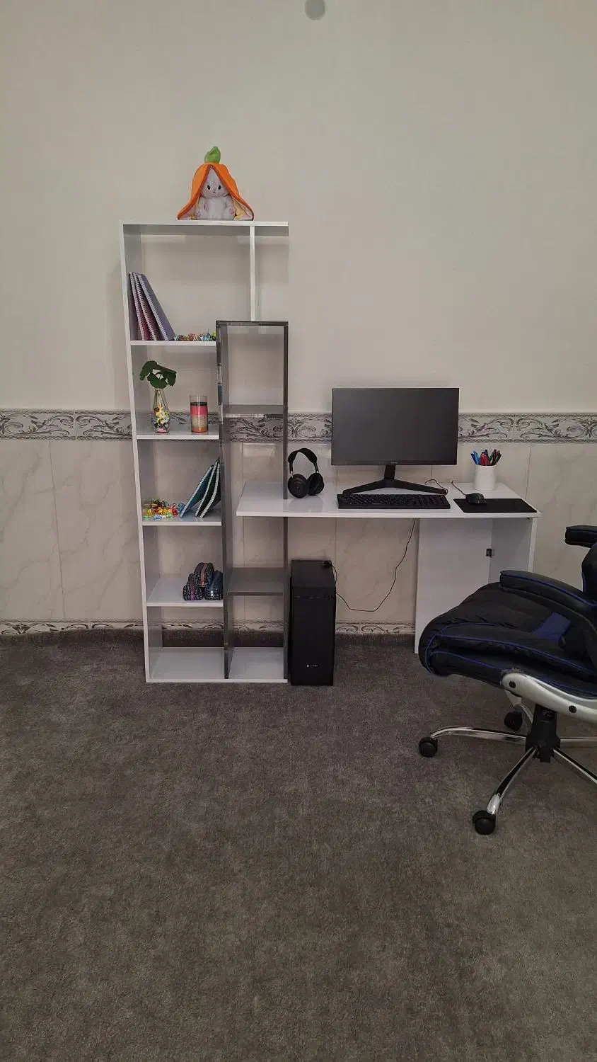 میز کامپیوتر  و صندلی گیمینگ|میز تحریر و کامپیوتر|بروجرد, |دیوار